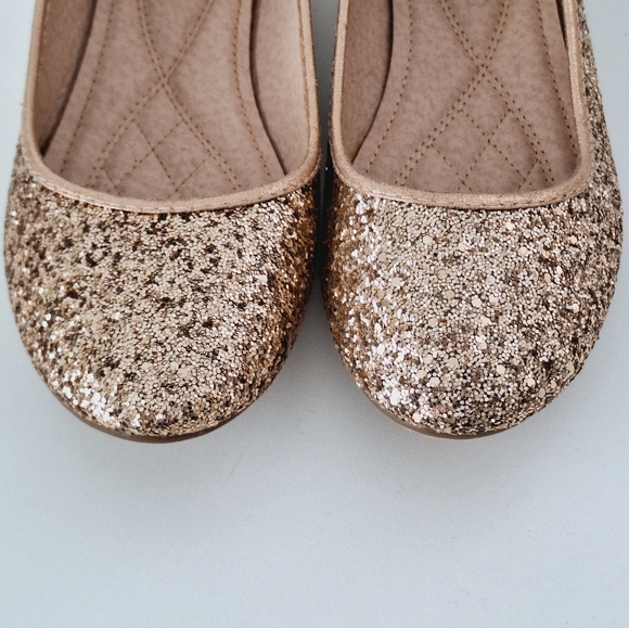 Forever "Karra 29" gold glitter flats - NWOT - Picture 3 of 9
